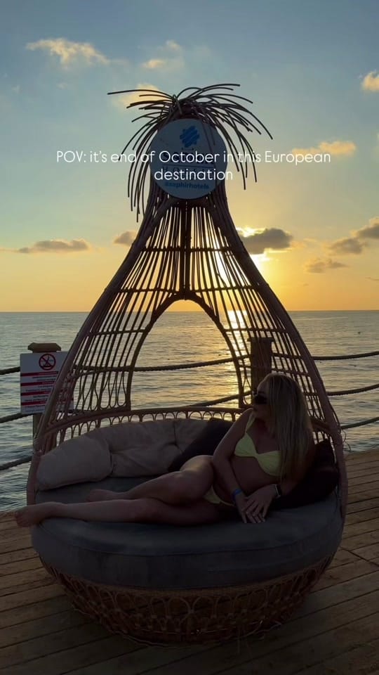Post 6 by Elena Xtinulia on TikTok (video)