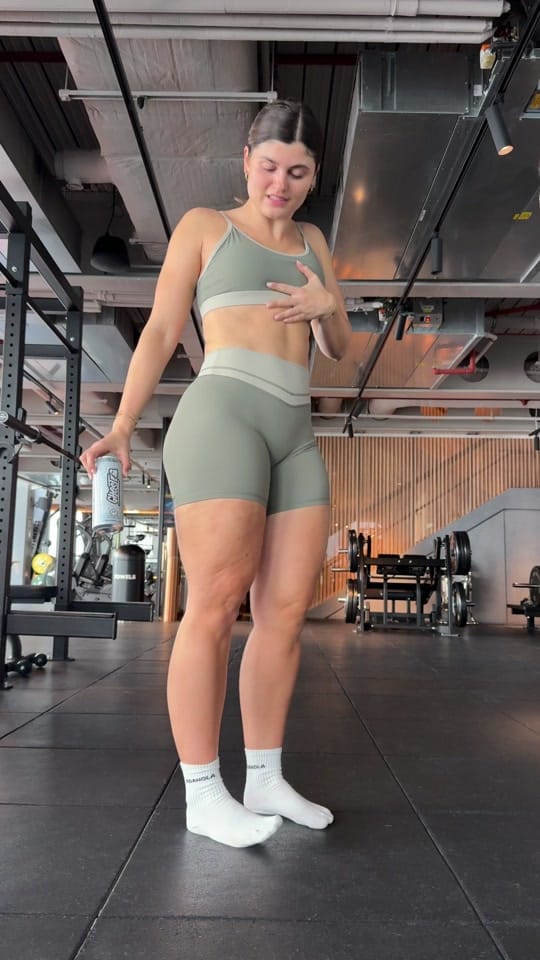 Post 2 by Elle Edwards on TikTok (video)