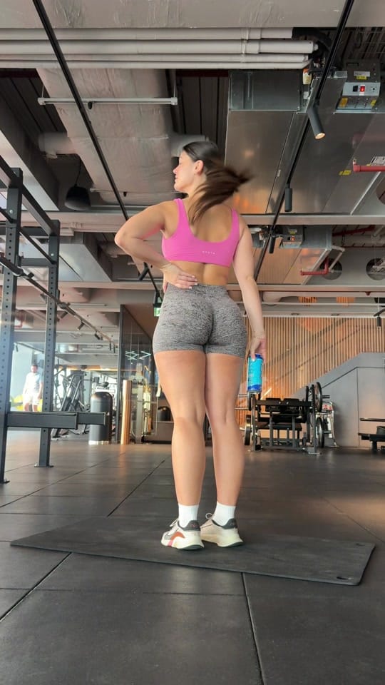 Post 1 by Elle Edwards on TikTok (video)