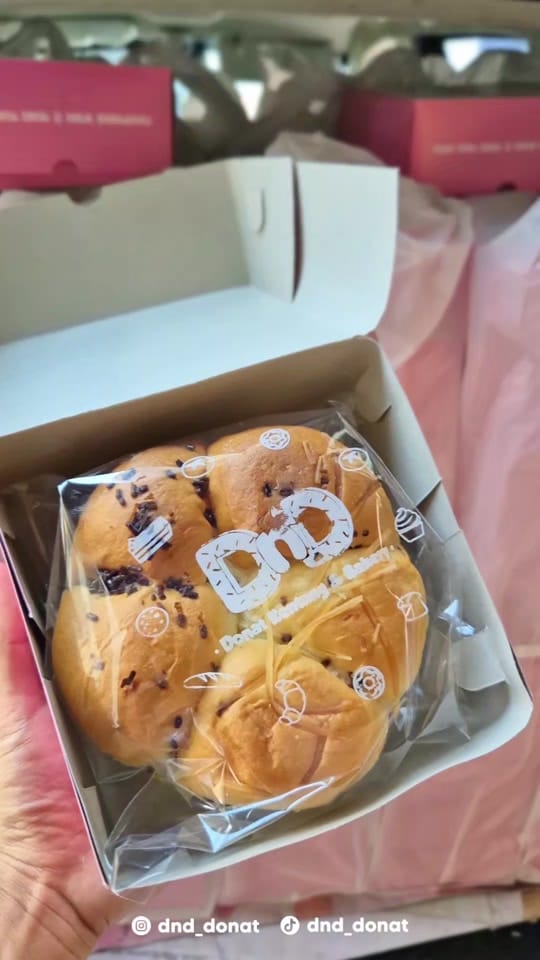 Post 2 by DnD Donat Kentang & Bakery on TikTok (video)