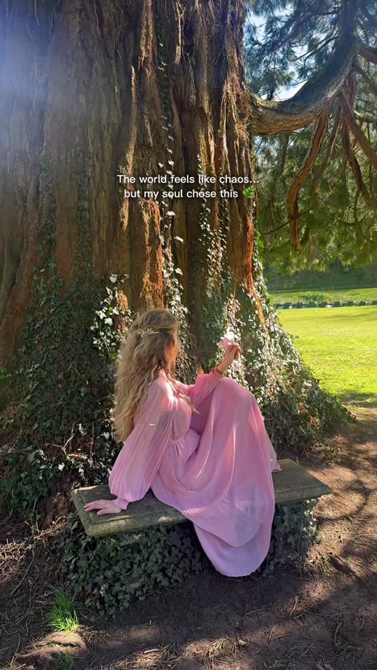 Post 4 by Eleonora on TikTok (video)