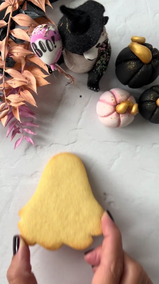 Post 2 by Luluz Treats on TikTok (video)