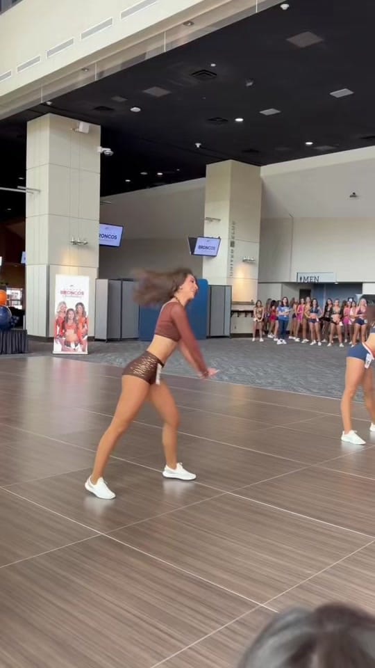 Post 5 by Sophia on TikTok (video)