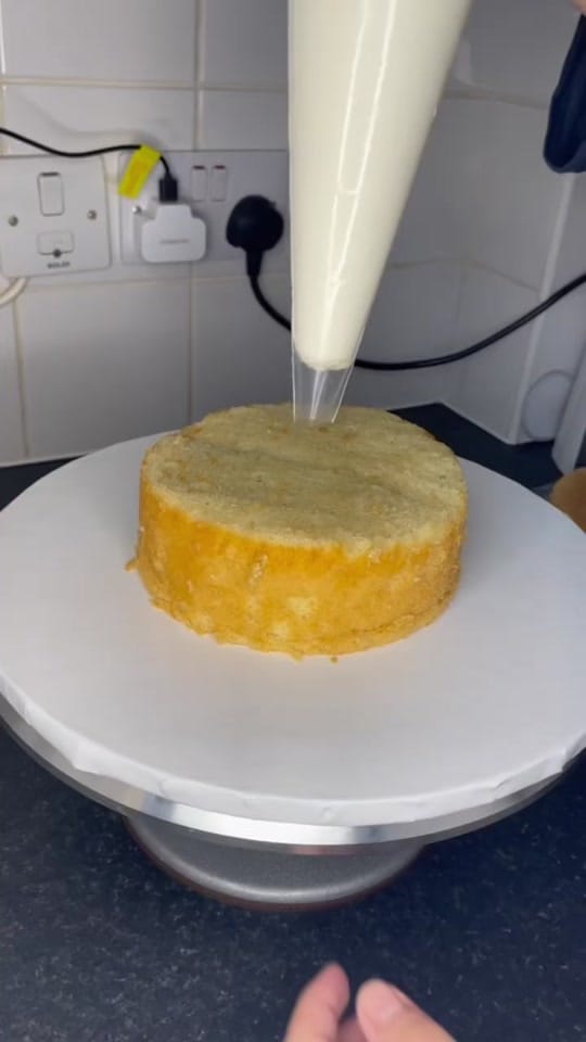 Post 8 by cakeables on TikTok (video)