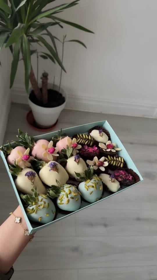 Post 6 by Berrysweetbox_ on TikTok (video)