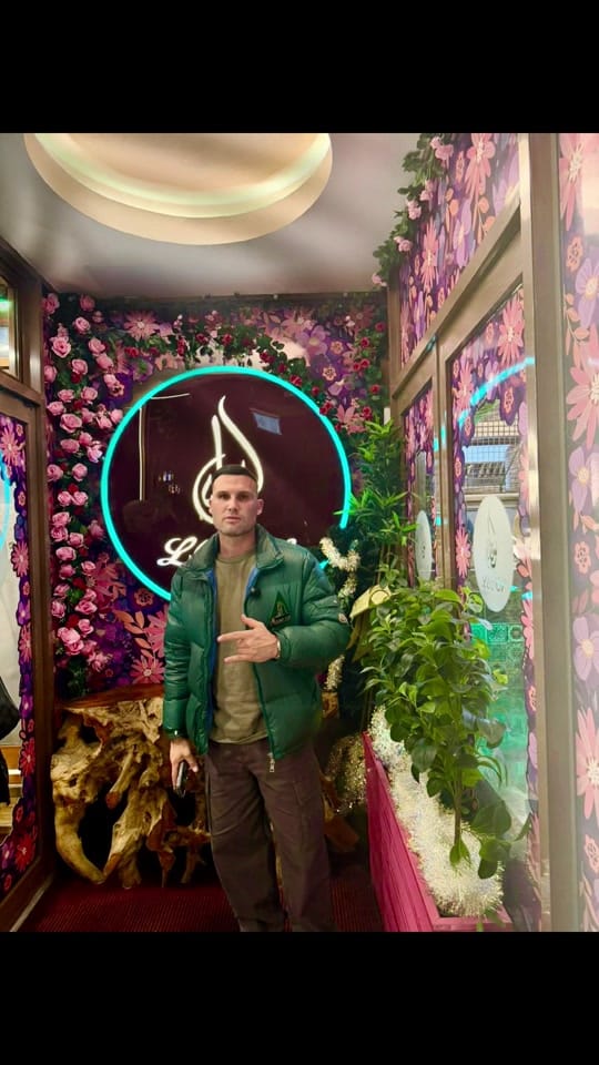 Post 4 by Lonagrillhouse.juicebar on TikTok (video)