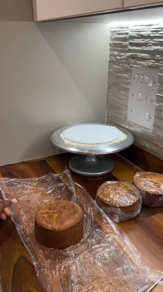 Post 4 by enobakes on TikTok (video)