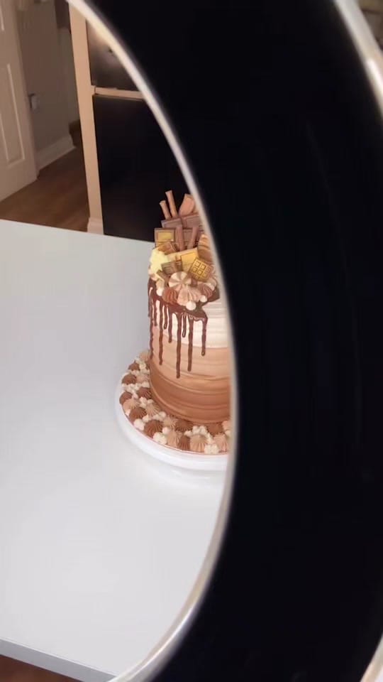 Post 4 by CAKE DECORATING & BAKING TIPS on TikTok (video)