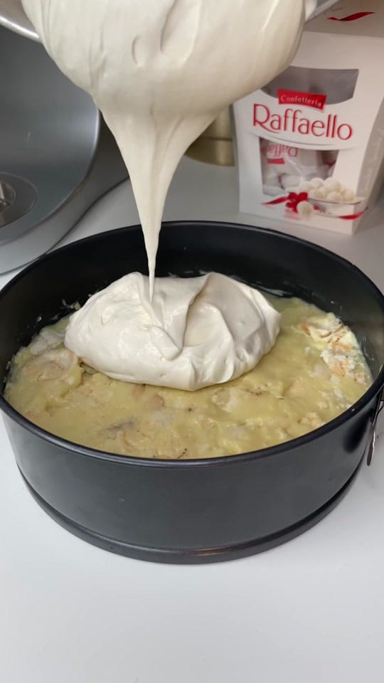 Post 2 by CAKE DECORATING & BAKING TIPS on TikTok (video)