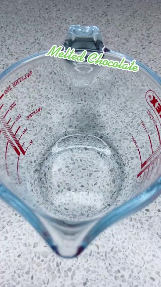 Post 1 by CAKE DECORATING & BAKING TIPS on TikTok (video)
