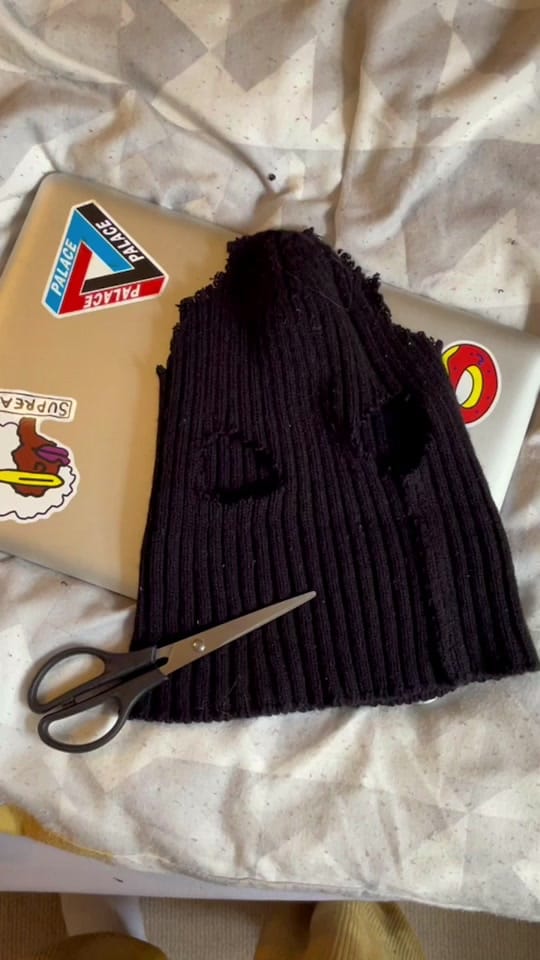 Post 2 by Holly Batterbee on TikTok (video)