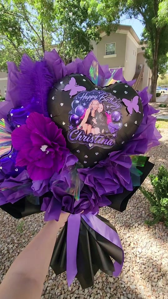 Post 2 by Anna Giant Balloon Bouquets on TikTok (video)