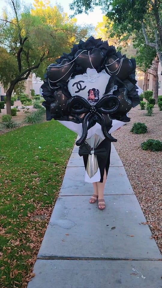 Post 3 by Anna Giant Balloon Bouquets on TikTok (video)