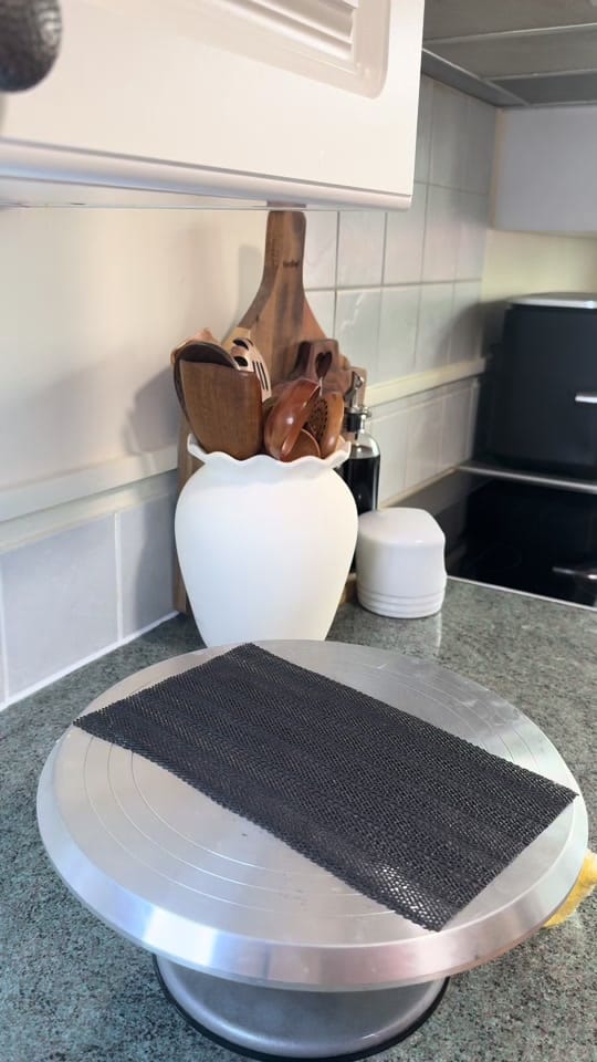 Post 2 by Paisleyscakes on TikTok (video)