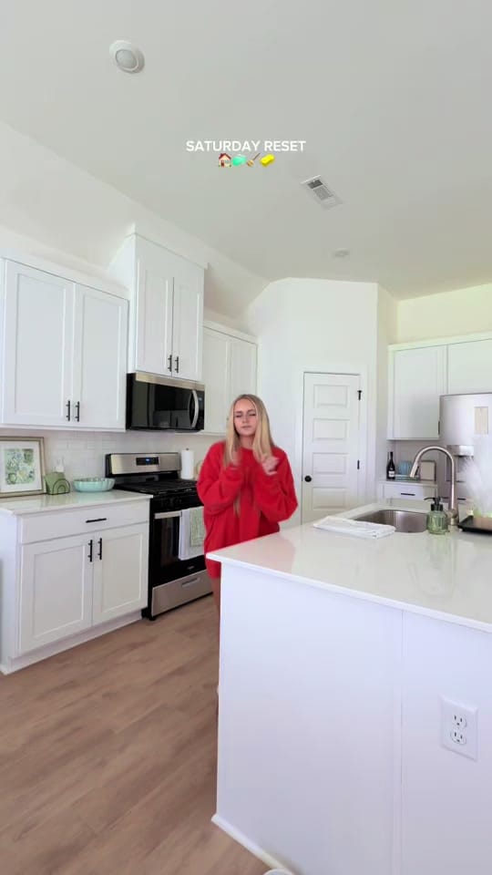 Post 1 by KYLIE JONES on TikTok (video)