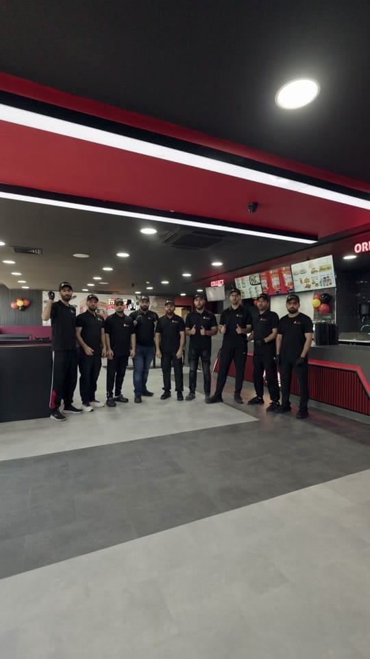 Post 6 by Shah’s Halal Food on TikTok (video)