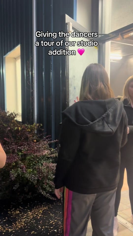 Post 3 by Morgan and Lauren on TikTok (video)