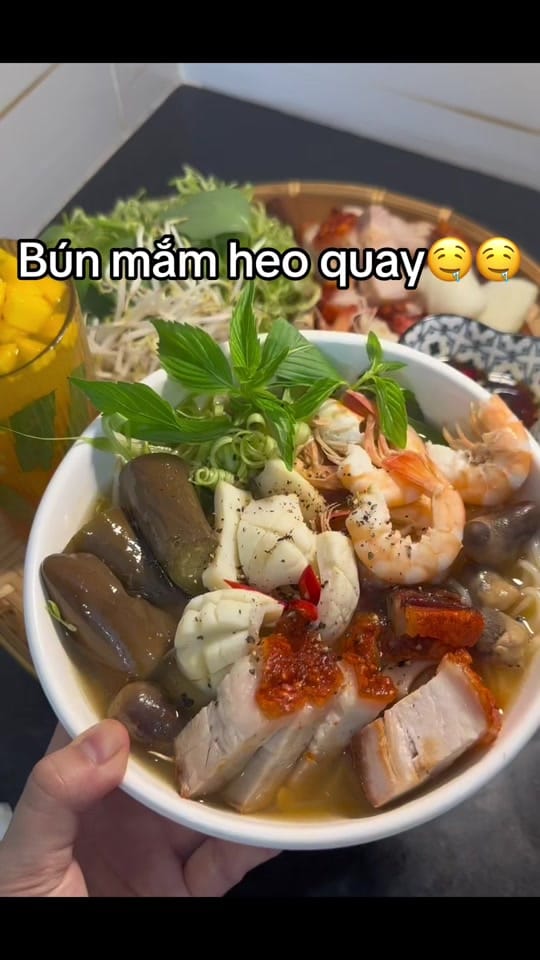 Post 5 by Gà xào sả ớt🌸 on TikTok (video)