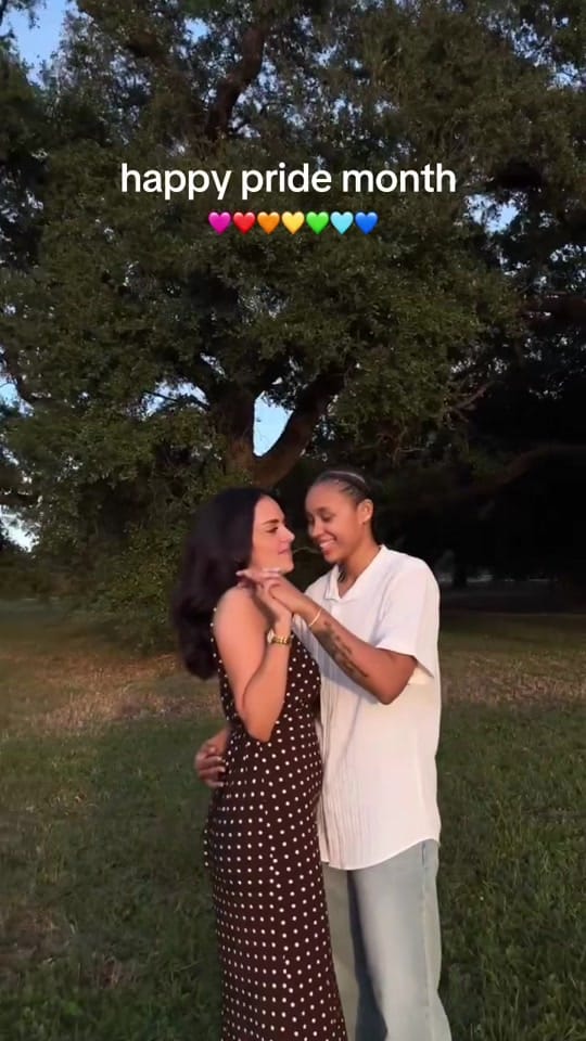 Post 5 by Ariana Alexa on TikTok (video)