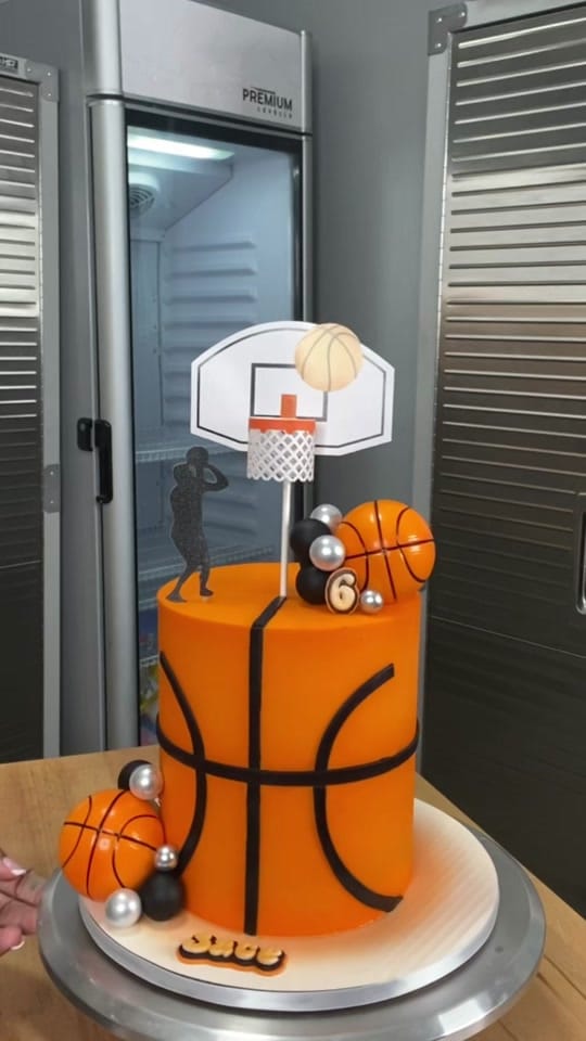 Post 7 by Cakes By Nayyy on TikTok (video)