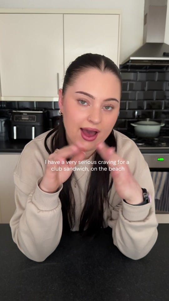 Post 9 by Laura Kersev on TikTok (video)