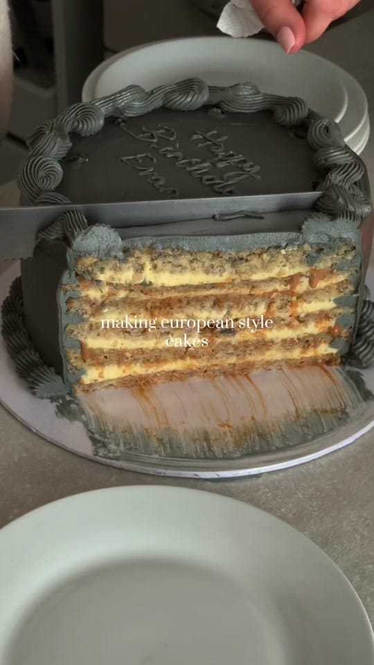 Post 6 by Laura Kersev on TikTok (video)