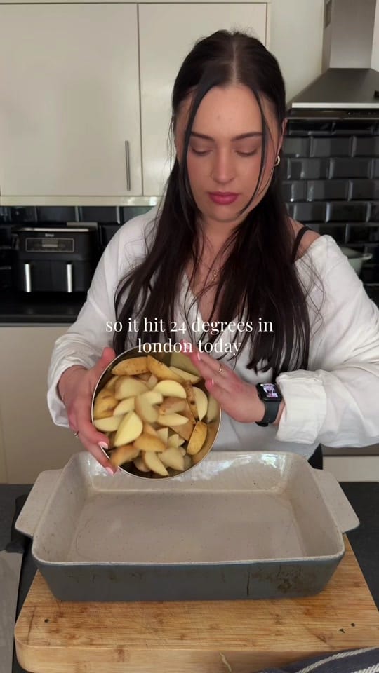 Post 5 by Laura Kersev on TikTok (video)