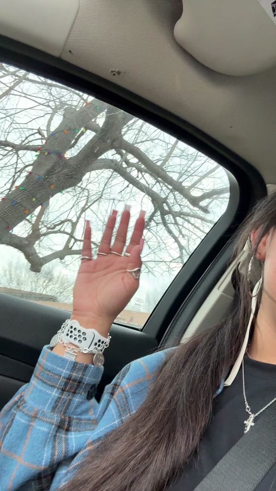 Post 2 by Mirandaa.G on TikTok (video)