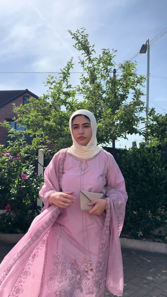 Post 9 by Lubna on TikTok (video)