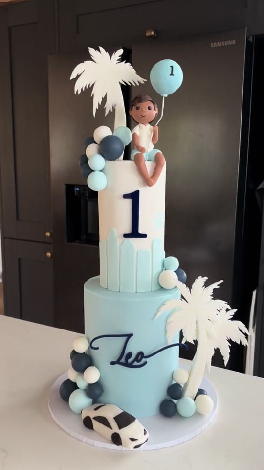 Post 10 by clairelawrencecakedesign on TikTok (video)