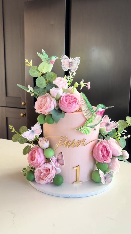 Post 7 by clairelawrencecakedesign on TikTok (video)