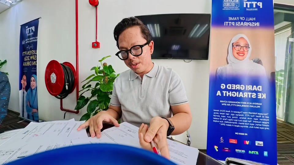Post 1 by Sir Luq | Cg. Kimia Pakar PTTI on TikTok (video)