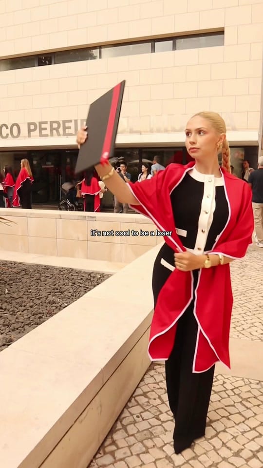 Post 10 by inês on TikTok (video)