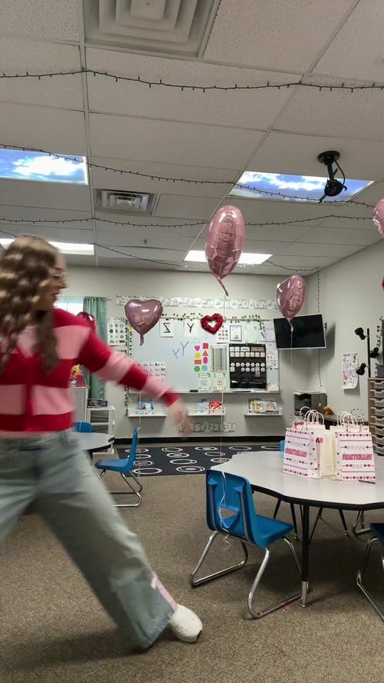 Post 6 by Megan Rosales ✨📚 on TikTok (video)