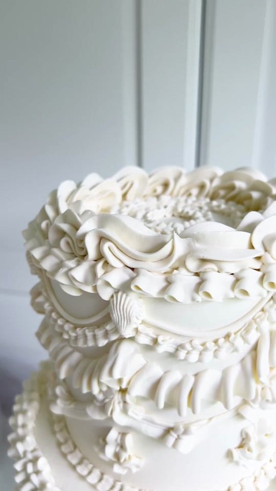 Post 5 by ChellBells Cakes on TikTok (video)
