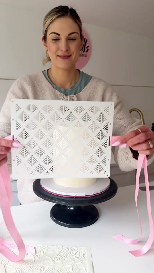 Post 6 by ChellBells Cakes on TikTok (video)