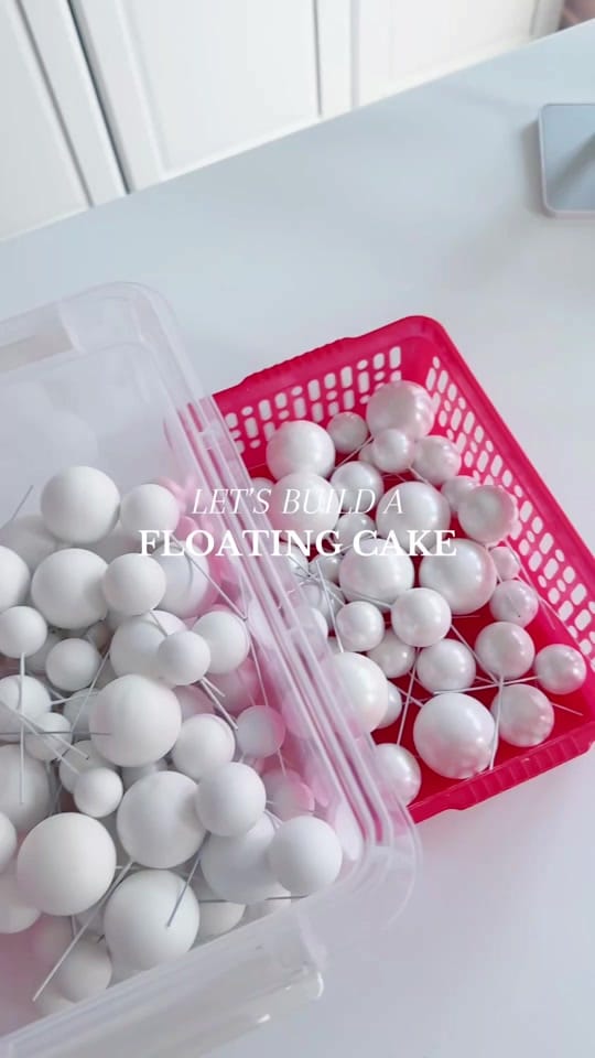 Post 10 by ChellBells Cakes on TikTok (video)