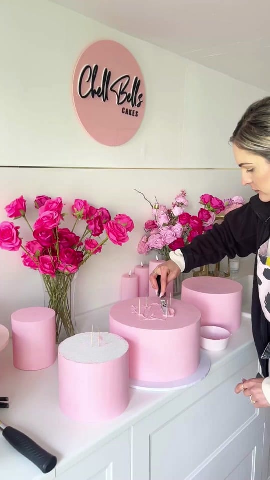 Post 9 by ChellBells Cakes on TikTok (video)
