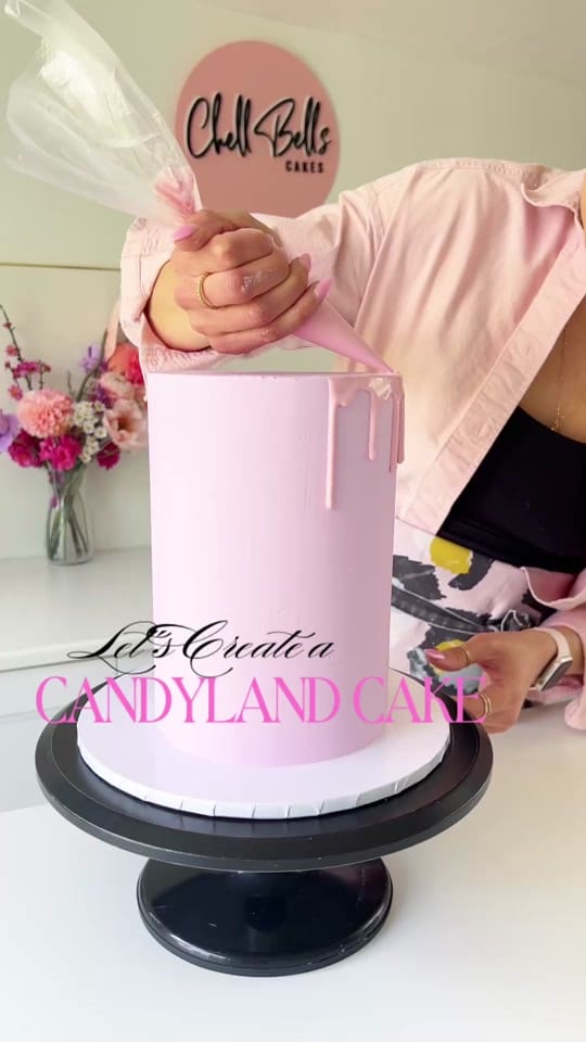 Post 3 by ChellBells Cakes on TikTok (video)