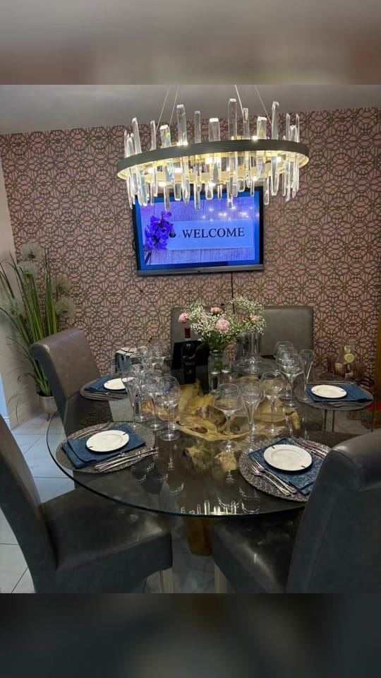 Post 1 by Charlotte Goldilocks 👸🏼 on TikTok (video)