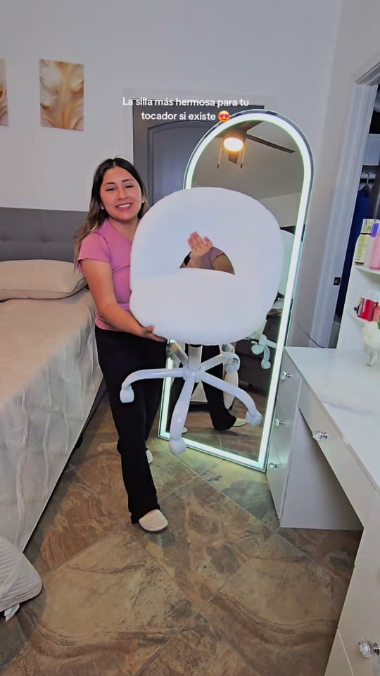 Post 8 by Mila Kramer on TikTok (video)