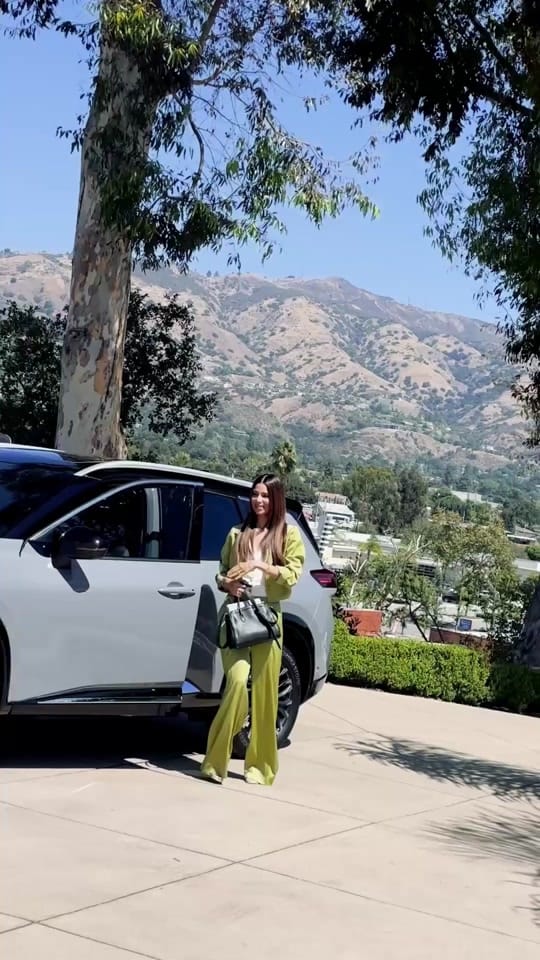 Post 2 by Nicole on TikTok (video)