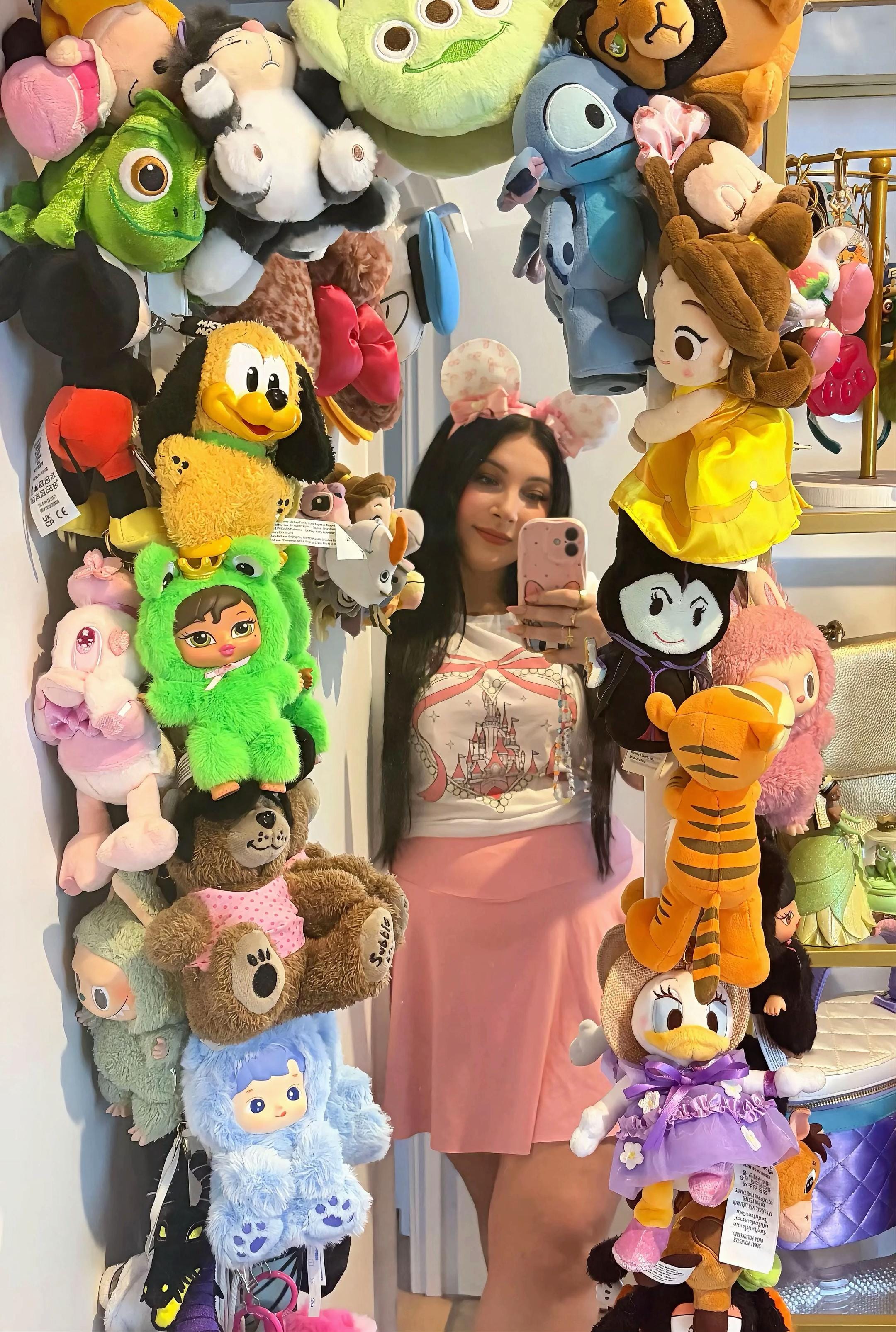 Post 4 by Kaitlyn 🫶🏻🏰🎟️🐭💕✨ on TikTok (video)
