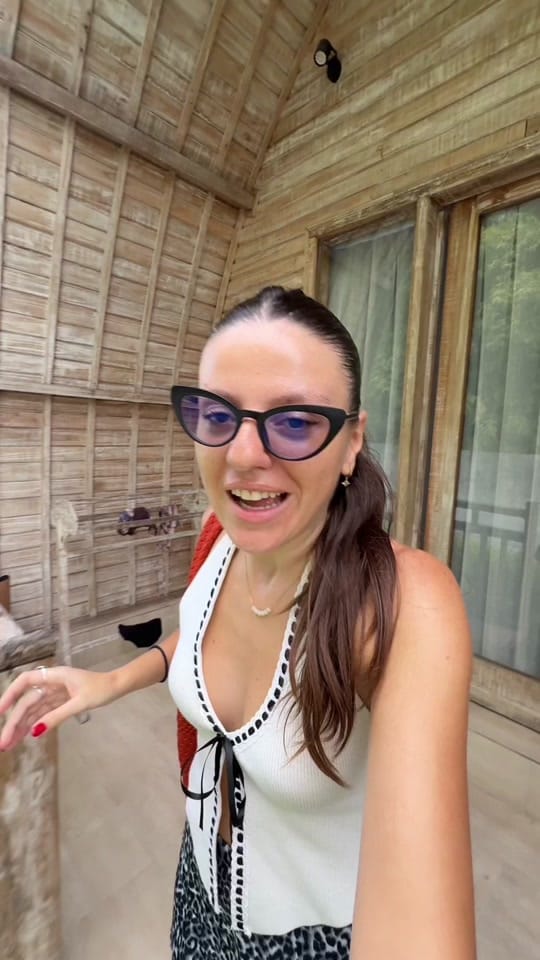 Post 10 by Ana Savu on TikTok (video)