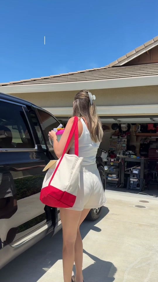 Post 2 by Danielle Hutchinson on TikTok (video)