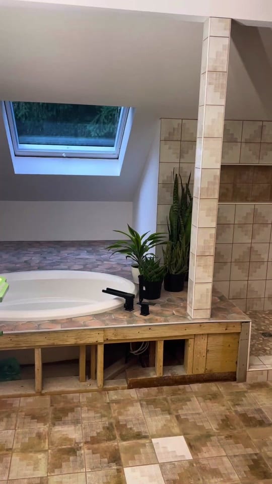 Post 4 by Hallman Woodworks on TikTok (video)
