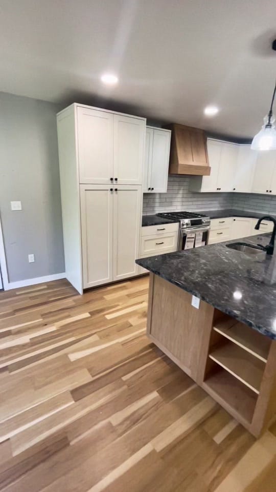 Post 5 by Hallman Woodworks on TikTok (video)