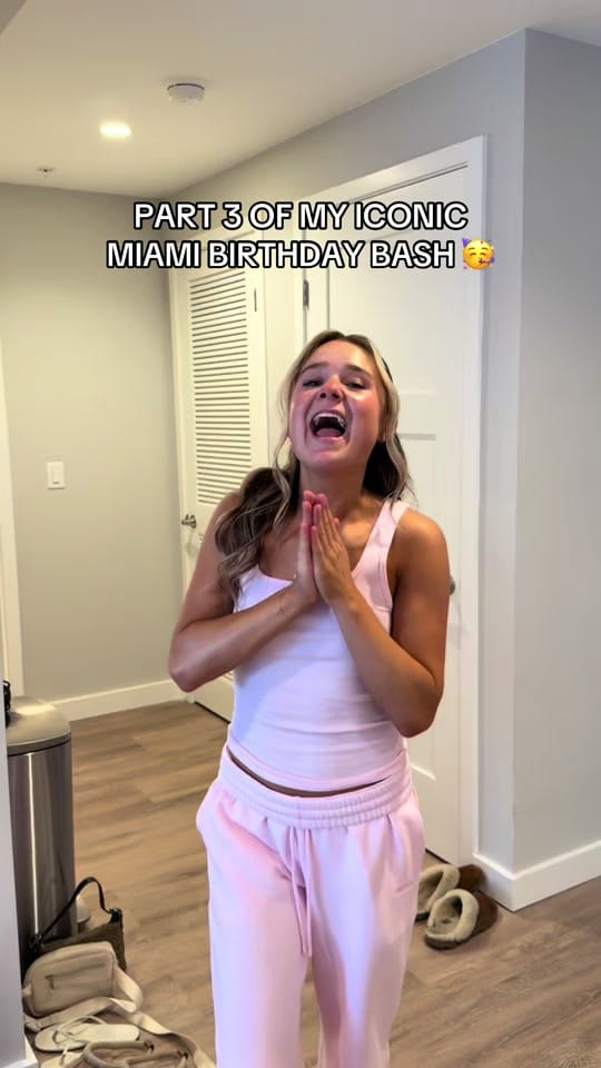 Post 8 by Julia on TikTok (video)