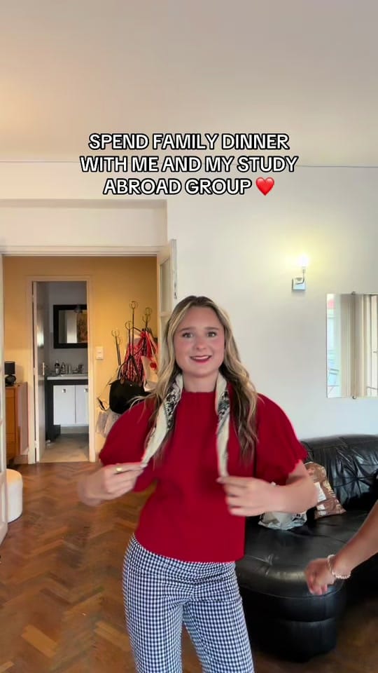 Post 7 by Julia on TikTok (video)
