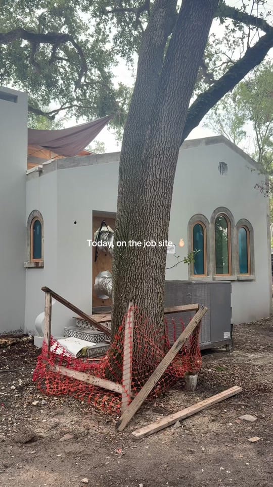 Post 2 by Mariella Tzakis on TikTok (video)